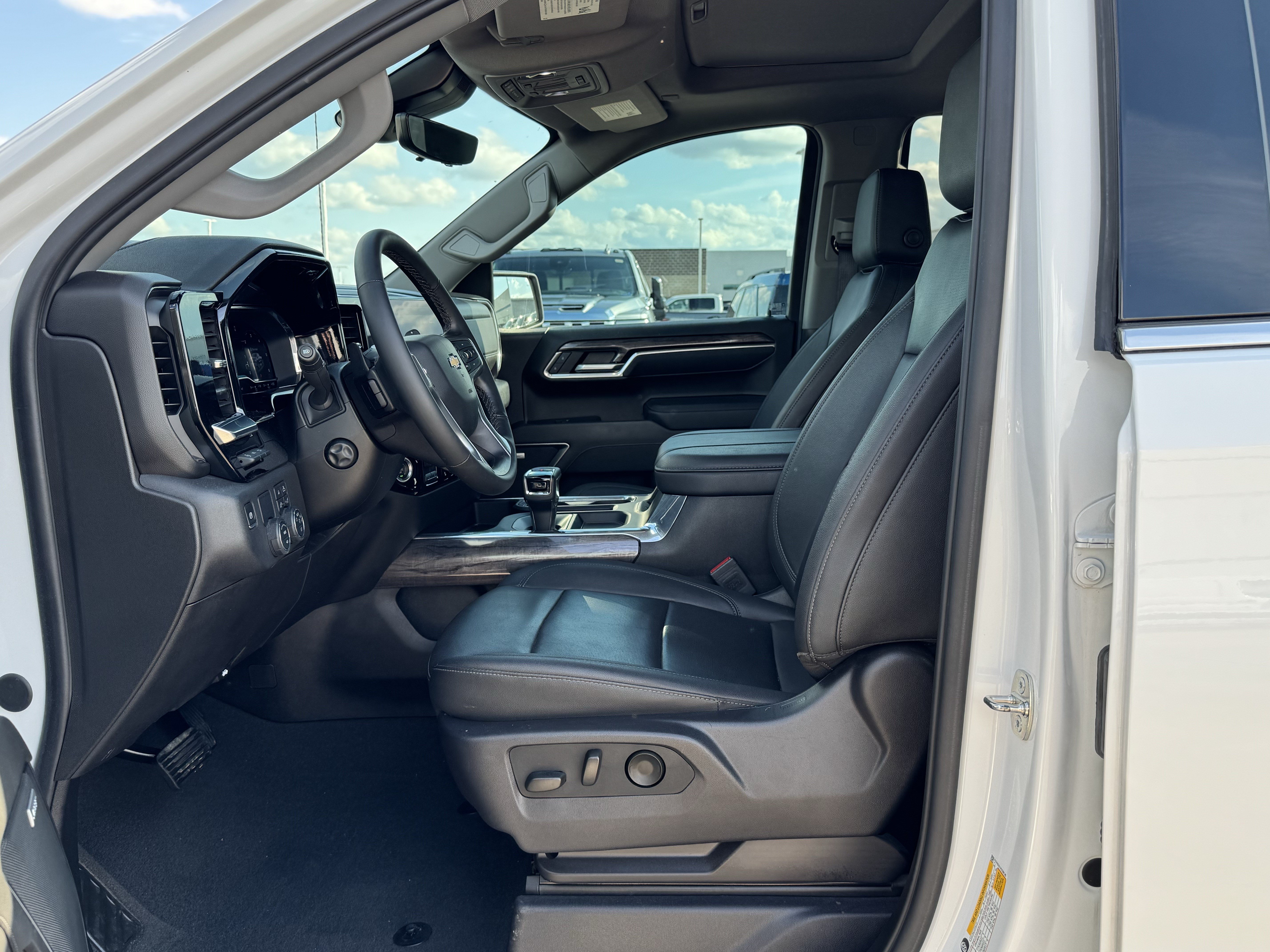 Used 2024 Chevrolet Silverado 1500 LTZ w/ LTZ Premium Texas Edition RWD image 18