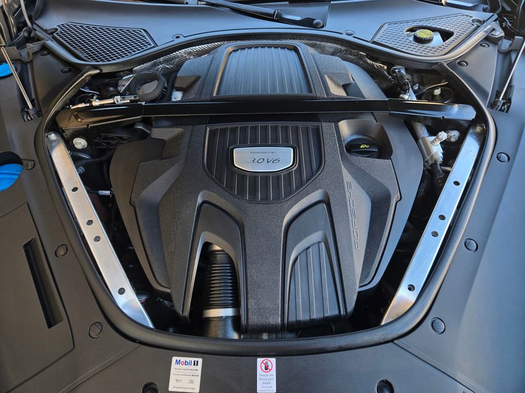 Used 2018 Porsche Panamera 4 AWD/4WD image 40