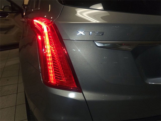 Used 2018 Cadillac XT5 Luxury w/ Driver Awareness Package image 29