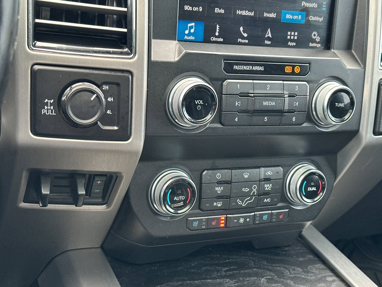 Used 2019 Ford F350 Platinum w/ Platinum Ultimate Package image 20