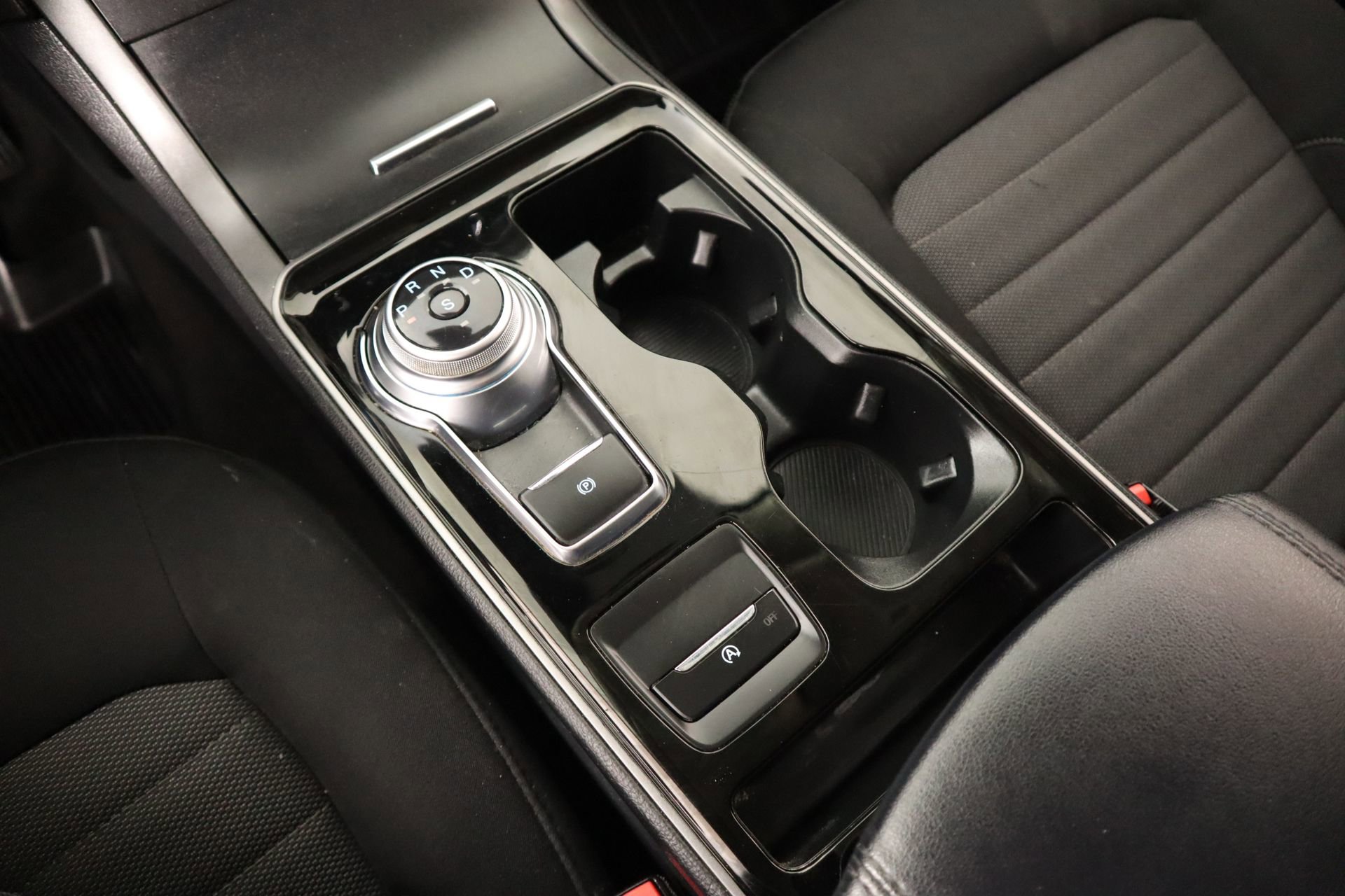 Used 2020 Ford Edge SE image 7