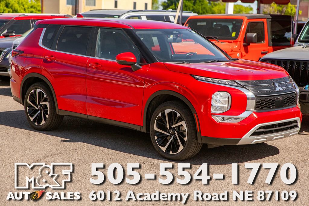 Used 2024 Mitsubishi Outlander SE Black Edition FWD image 1