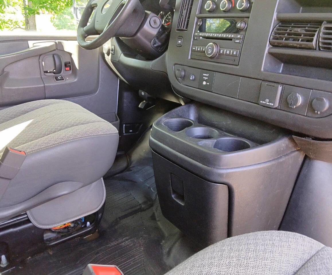 Used 2015 Chevrolet Express 2500 image 20