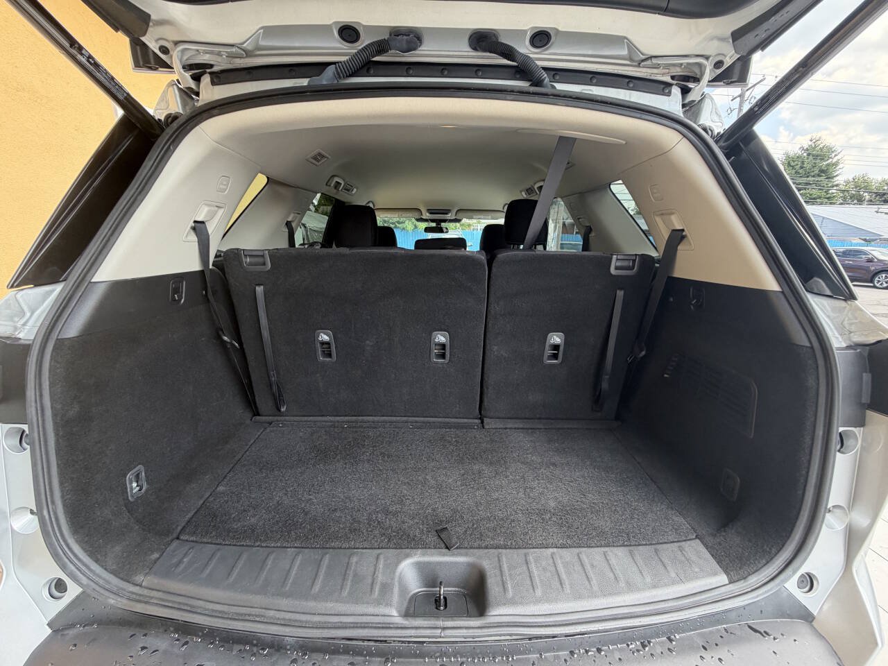 Used 2025 Nissan Pathfinder SV FWD image 26