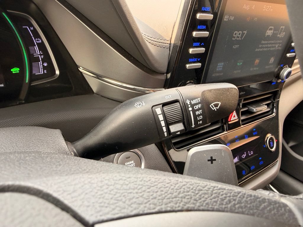Used 2020 Hyundai Ioniq SE FWD image 17