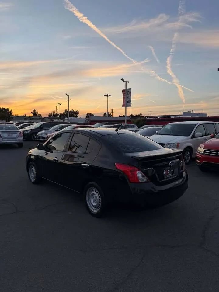 Used 2013 Nissan Versa SV w/ Convenience Pkg FWD image 5