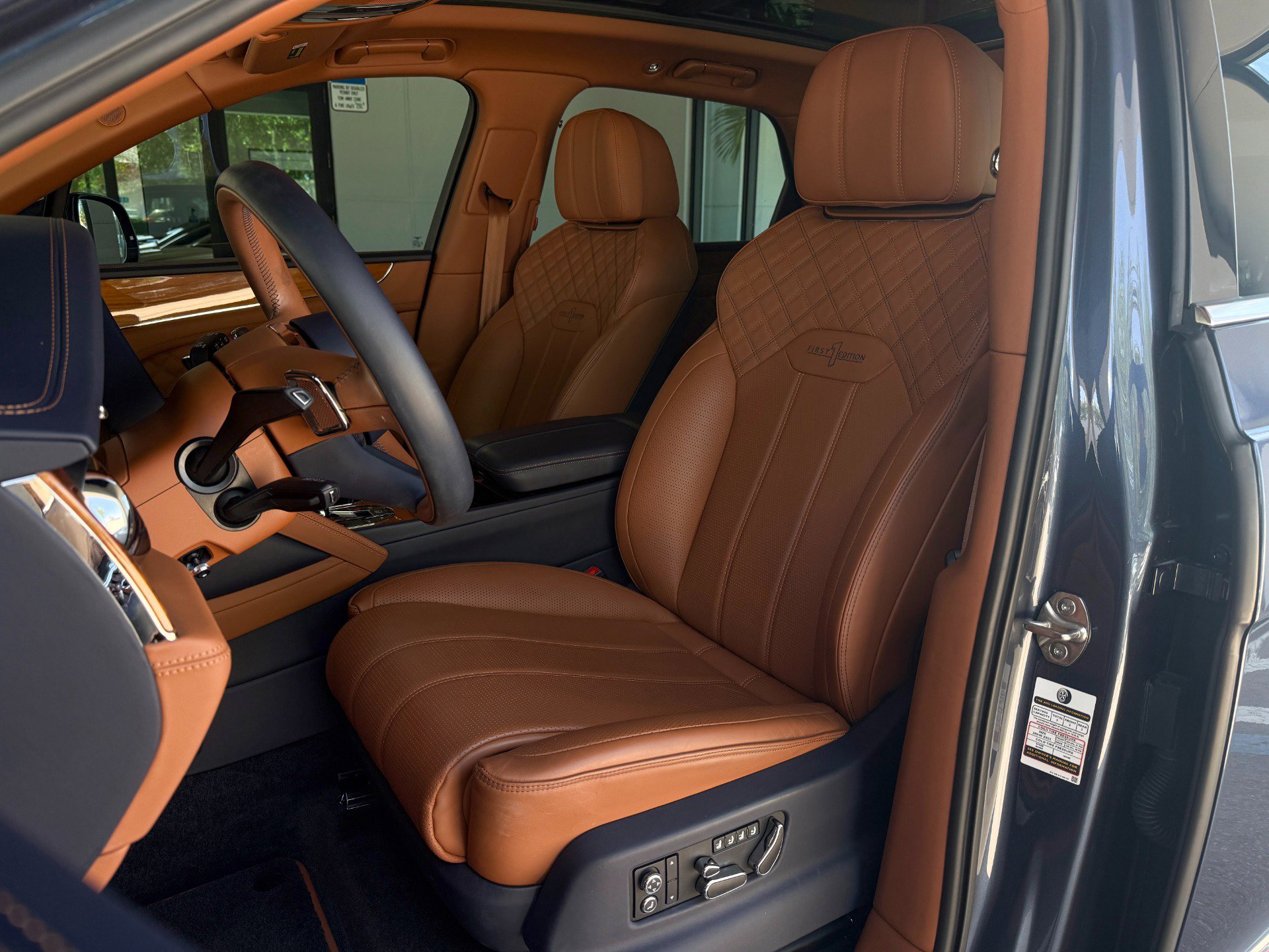 Used 2021 Bentley Bentayga AWD/4WD image 28
