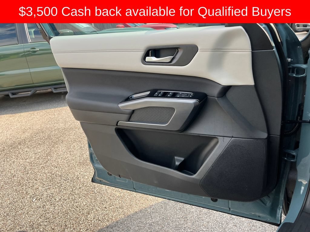 New 2026 Nissan Pathfinder Platinum FWD image 11