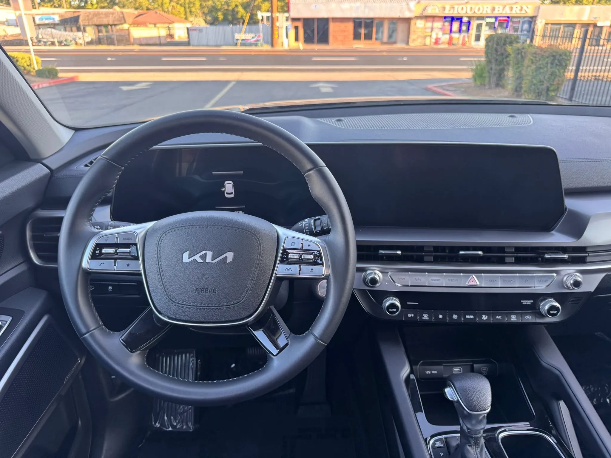 Used 2025 Kia Telluride LX FWD image 21