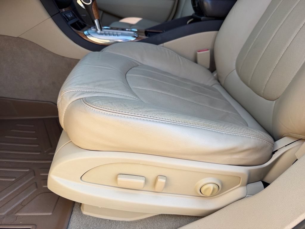 Used 2012 Buick Enclave Premium FWD image 11
