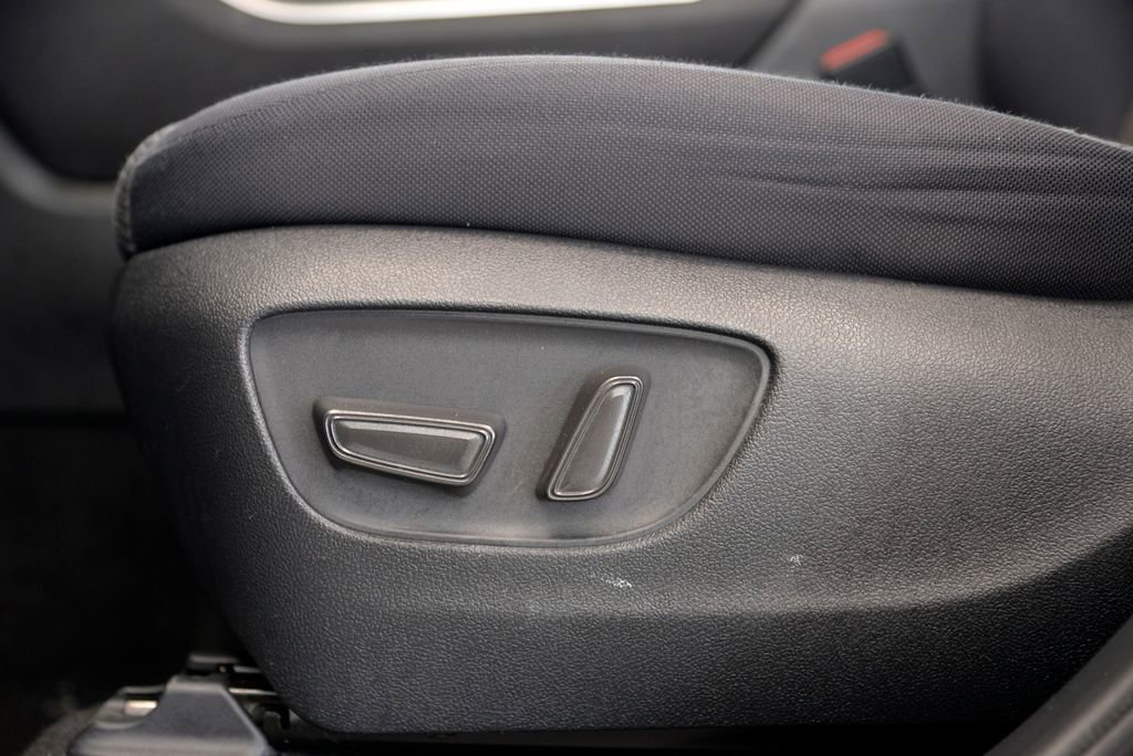 Used 2021 Toyota Highlander LE image 16