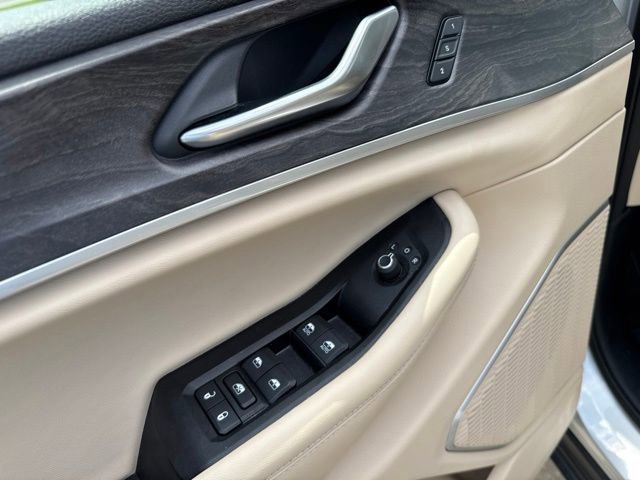 Used 2022 Jeep Grand Cherokee Limited w/ Luxury Tech Group II AWD/4WD image 11