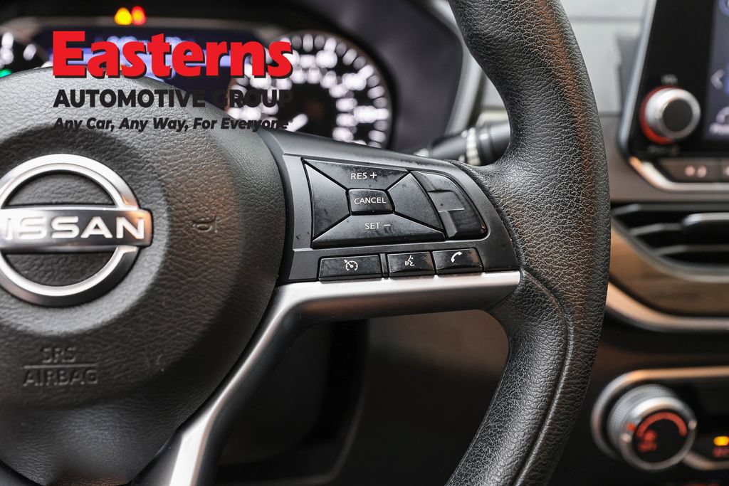 Used 2025 Nissan Altima 2.5 SV FWD image 17