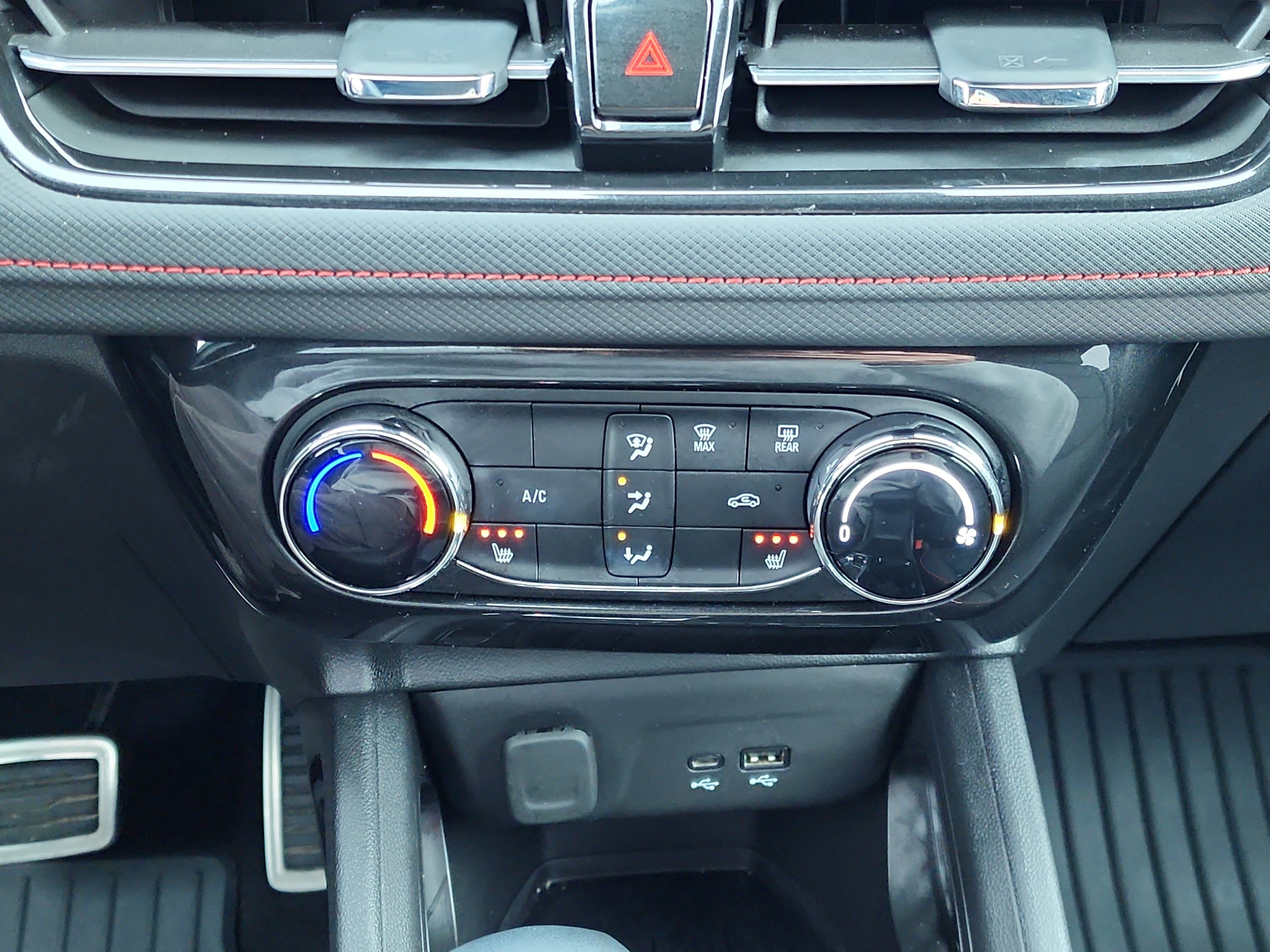 Used 2025 Chevrolet TrailBlazer RS w/ Driver Confidence Package image 24