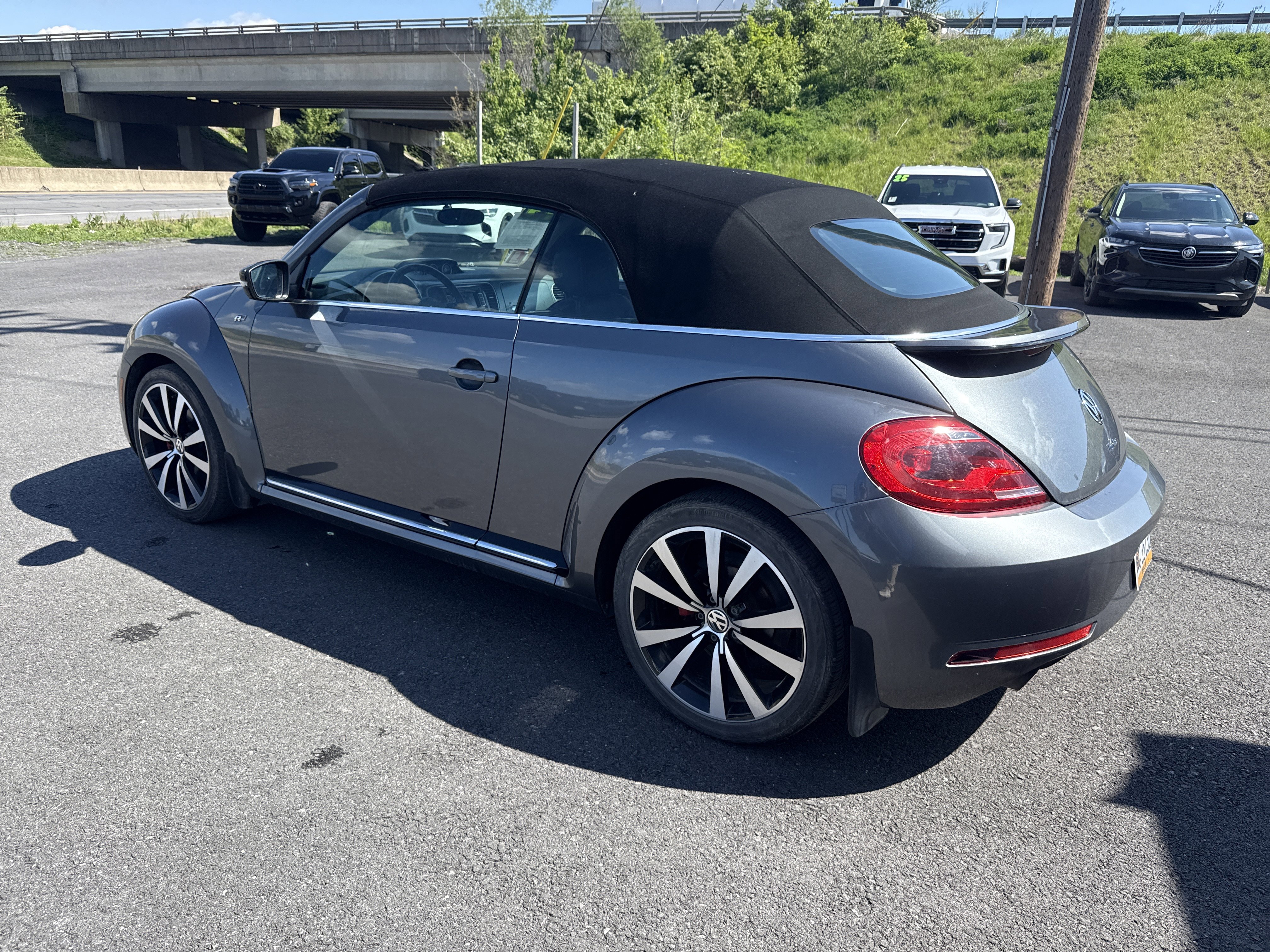 Used 2014 Volkswagen Beetle R-Line FWD video 5