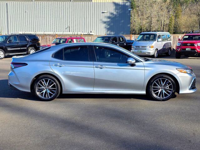 Used 2022 Toyota Camry XLE w/ Navigation Package image 8