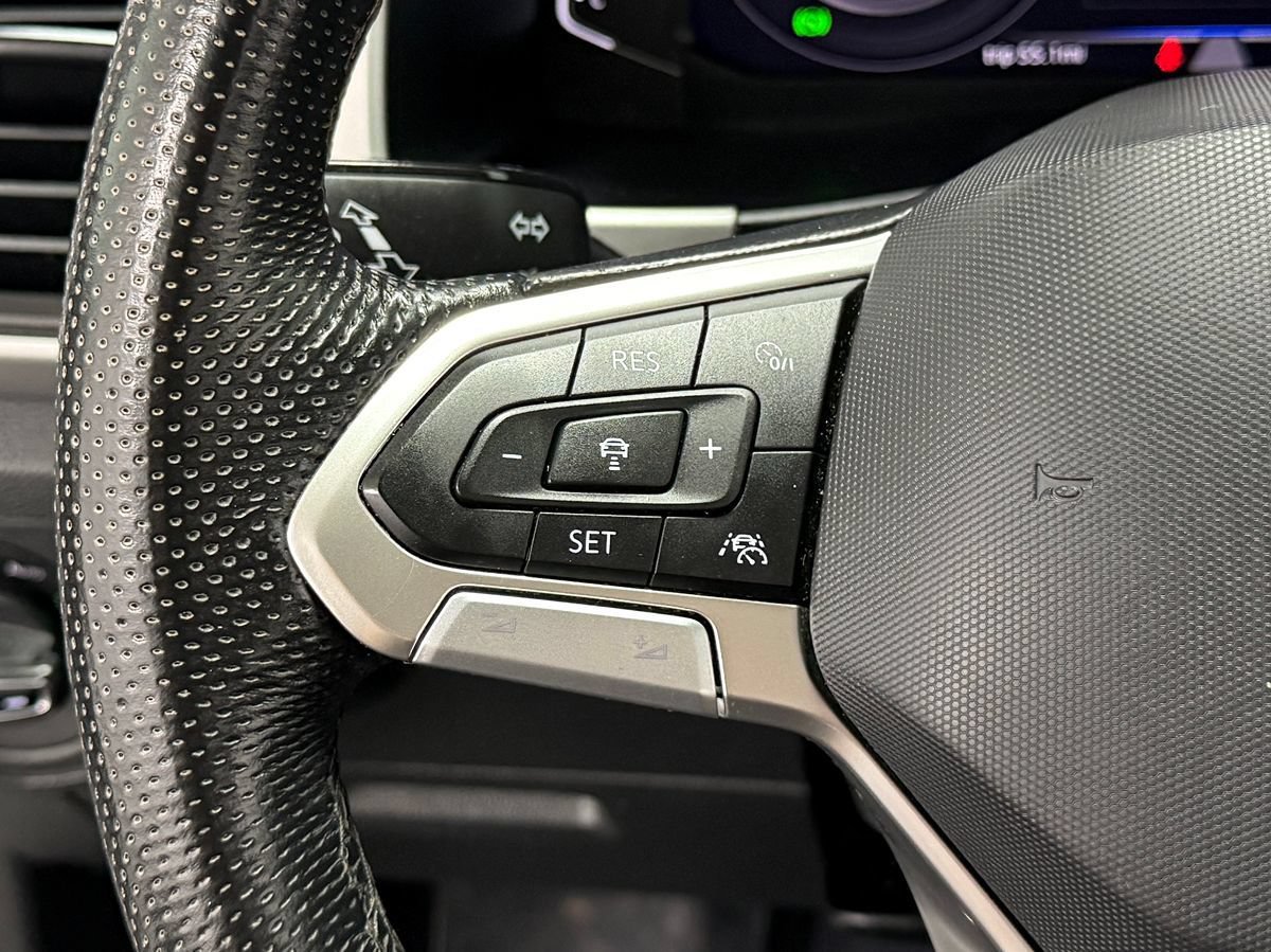 Used 2022 Volkswagen Atlas SEL R-Line AWD/4WD image 19