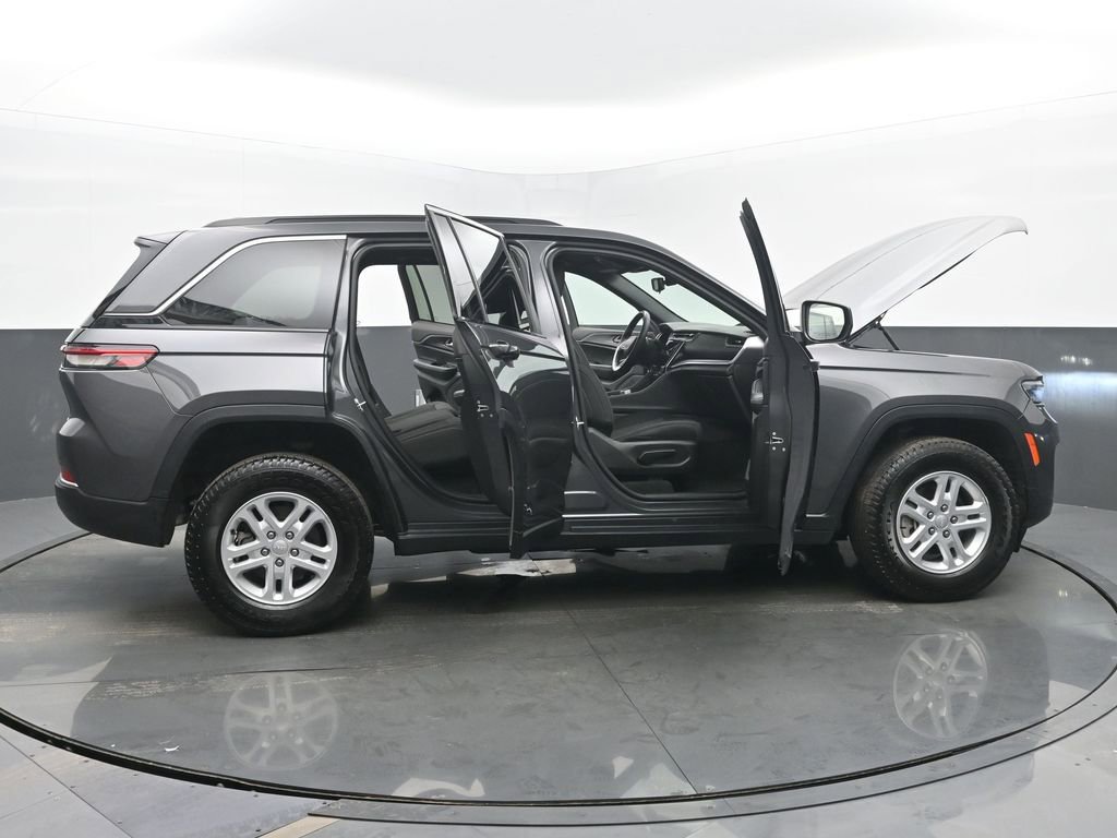 Used 2024 Jeep Grand Cherokee Laredo image 57