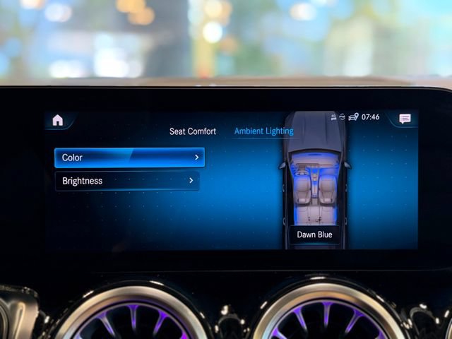 Used 2023 Mercedes-Benz GLB 250 4MATIC w/ Premium Package image 35