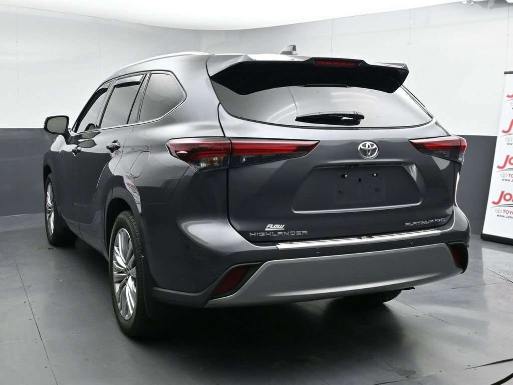 Used 2025 Toyota Highlander Platinum image 6