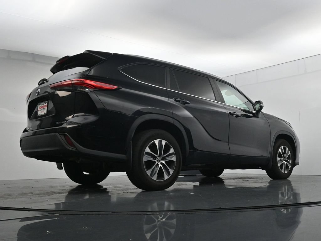 Used 2023 Toyota Highlander XLE AWD/4WD image 37
