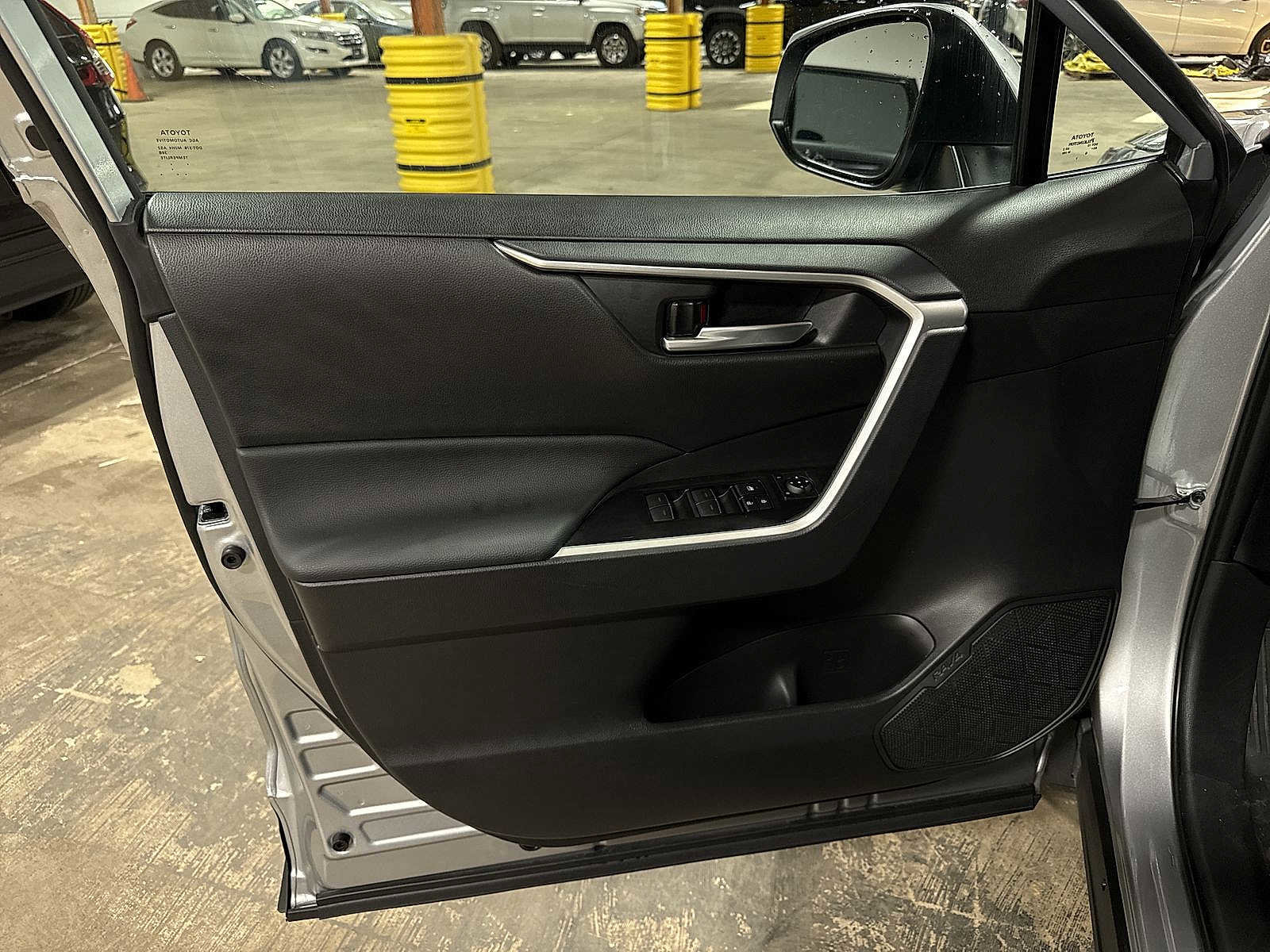 Certified 2025 Toyota RAV4 XLE w/ Convenience Package image 30