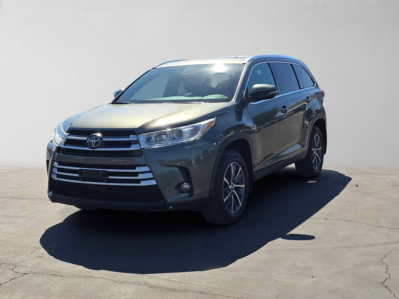 Certified 2019 Toyota Highlander XLE w/ Carpet Mat Package (TMS) AWD/4WD image 7