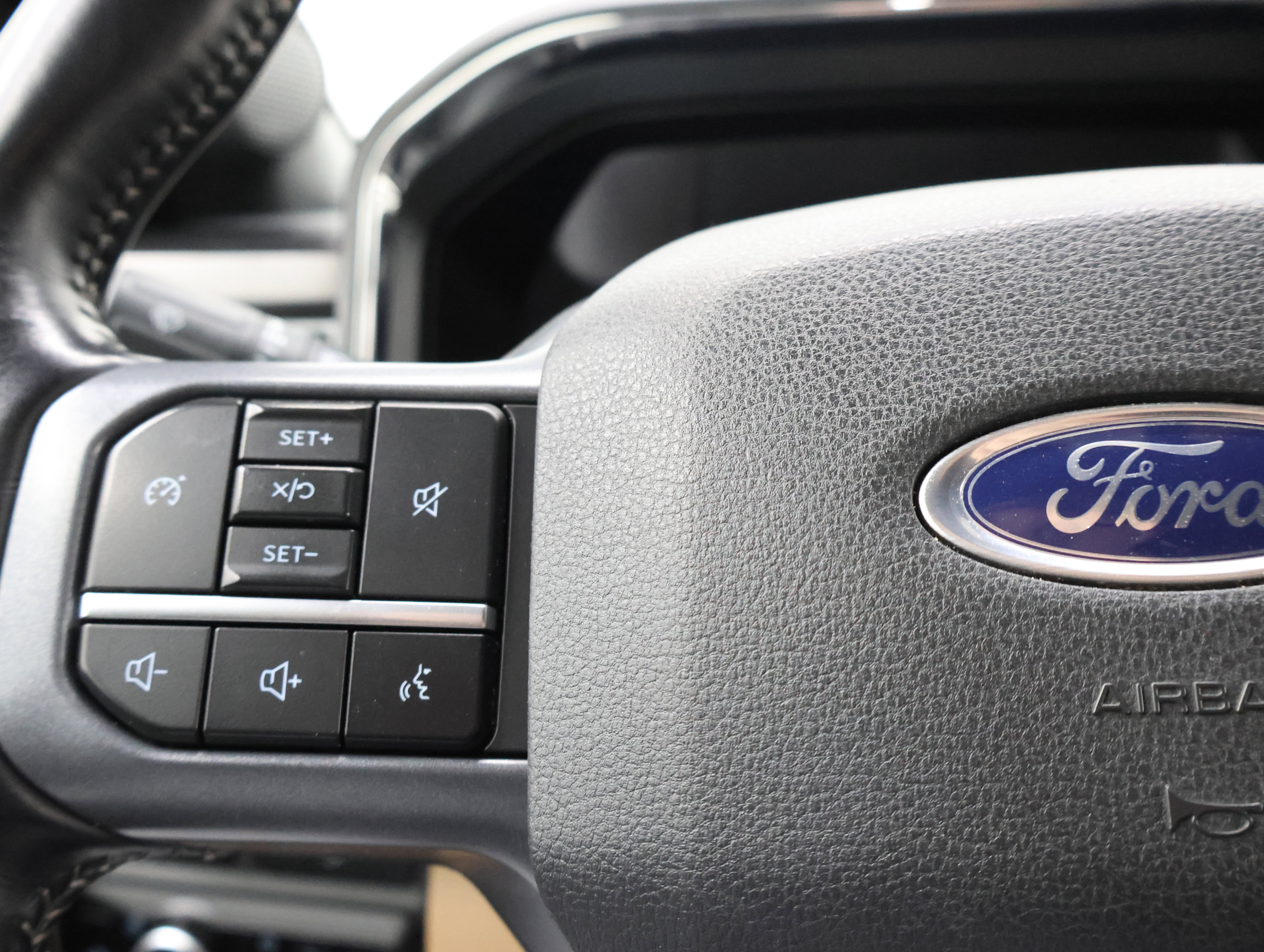 Used 2023 Ford F350 Lariat w/ FX4 Off-Road Package image 15