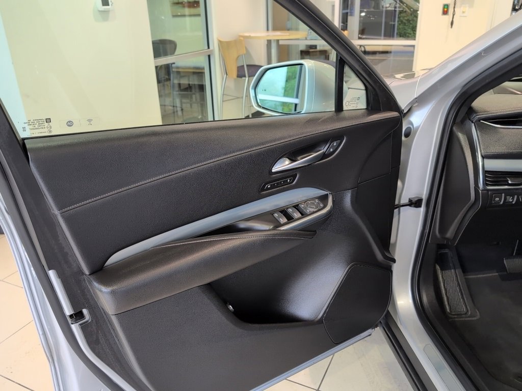 Used 2019 Cadillac XT4 Premium Luxury w/ Technology Package image 8