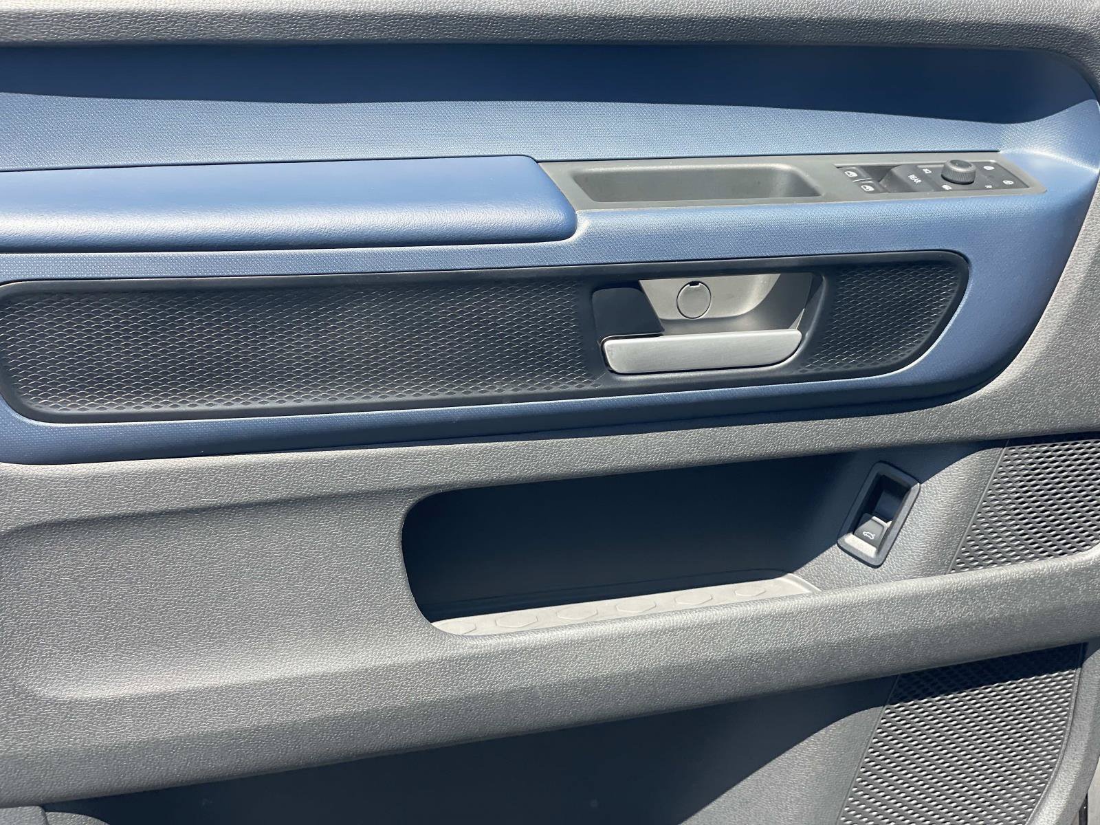 Certified 2025 Volkswagen ID. Buzz Pro S RWD image 20