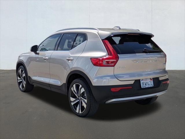Used 2023 Volvo XC40 B5 Plus w/ Driver Assist Package AWD/4WD image 3