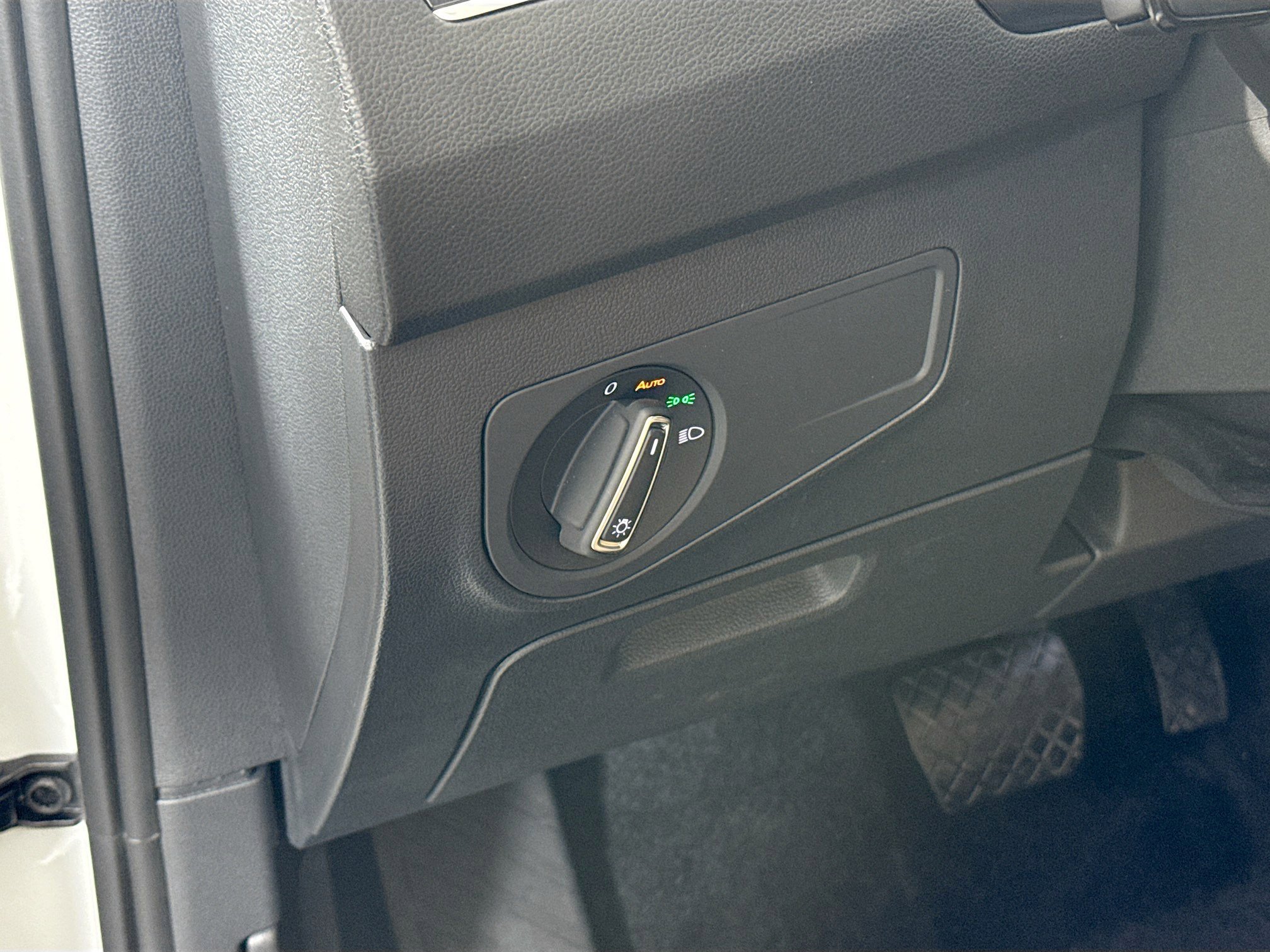 Used 2024 Volkswagen Tiguan SE image 10