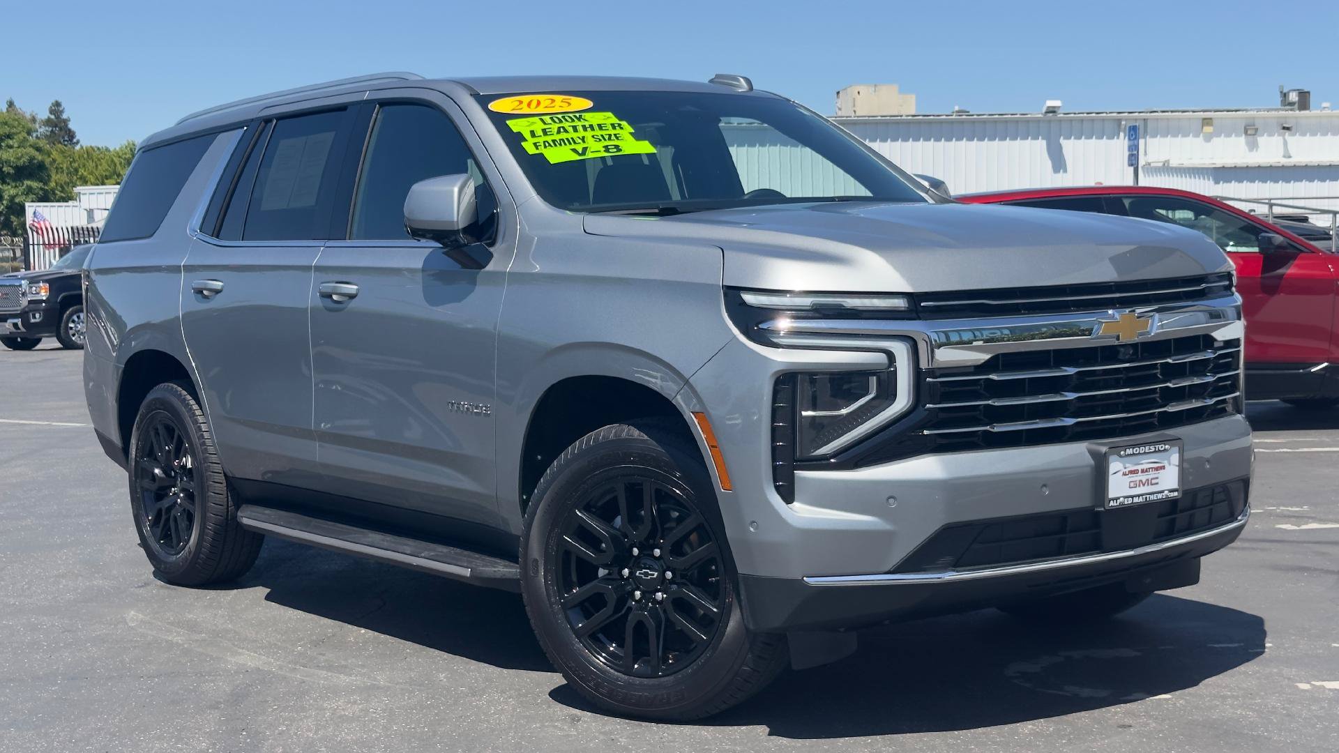 Used 2025 Chevrolet Tahoe LT AWD/4WD image 1