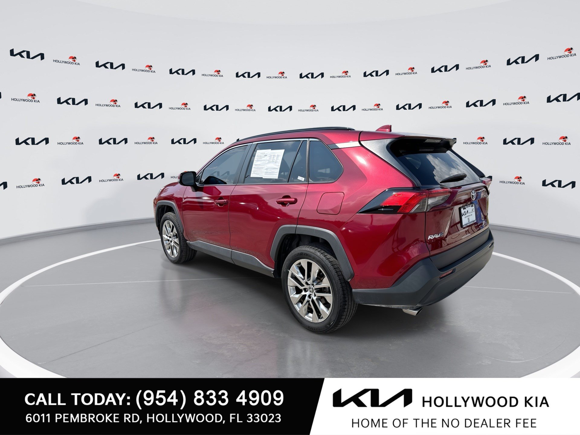 Used 2021 Toyota RAV4 XLE Premium FWD image 6
