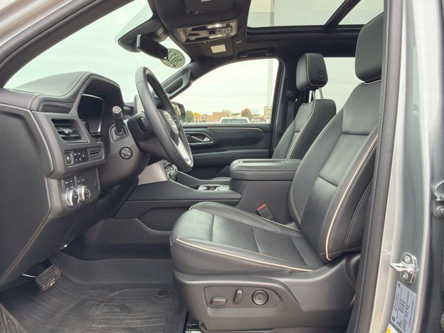 Used 2024 GMC Yukon SLT w/ SLT Premium Package AWD/4WD image 13