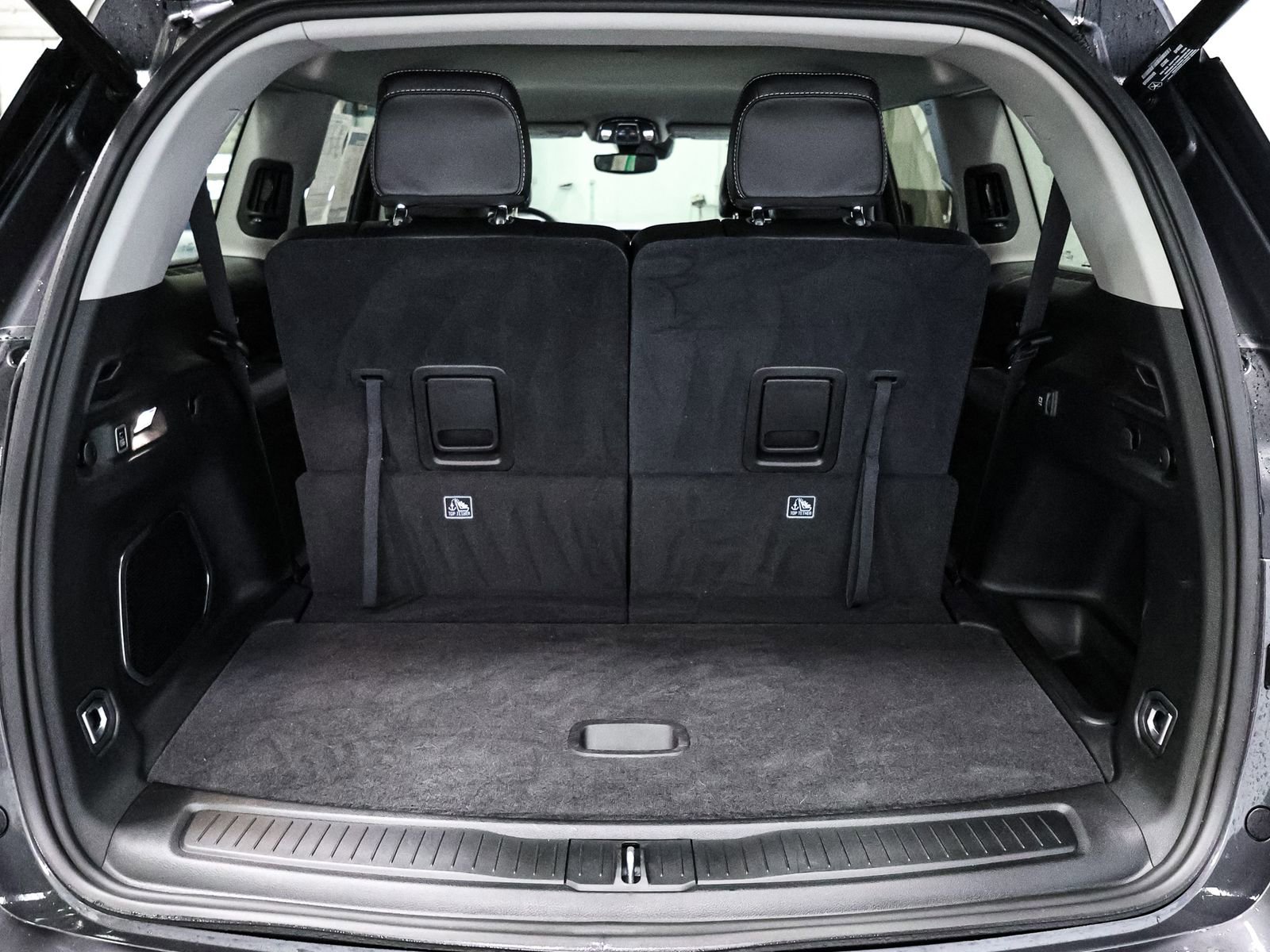 Used 2023 Jeep Grand Cherokee L Limited w/ Black Appearance Package image 17