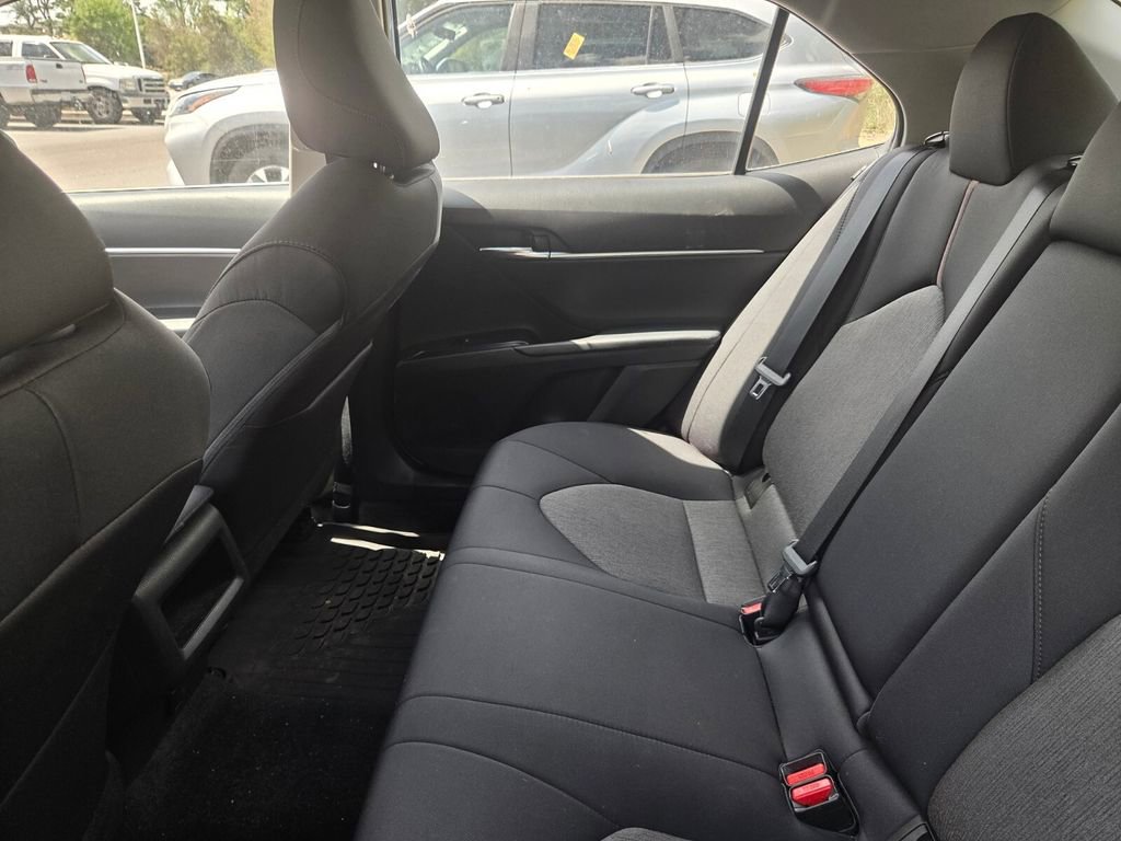 Used 2020 Toyota Camry LE image 6