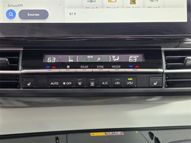 Used 2025 Toyota Sienna XLE image 15