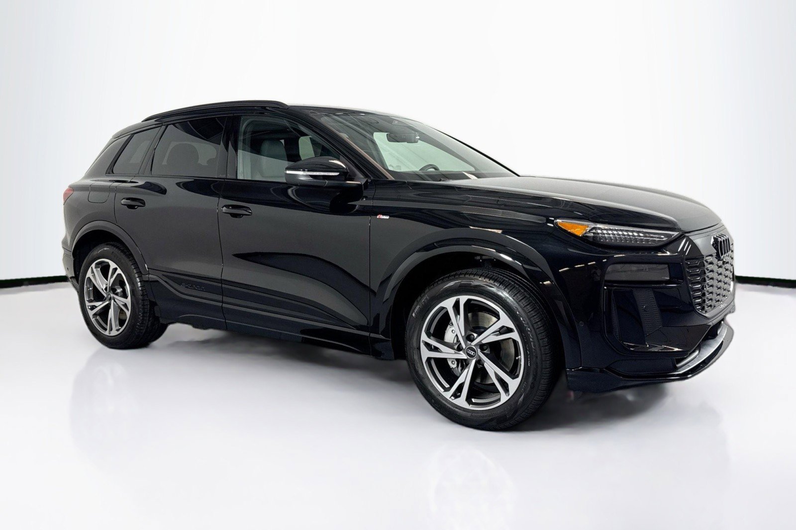 New 2027 Audi Q6 e-tron Premium Plus image 3