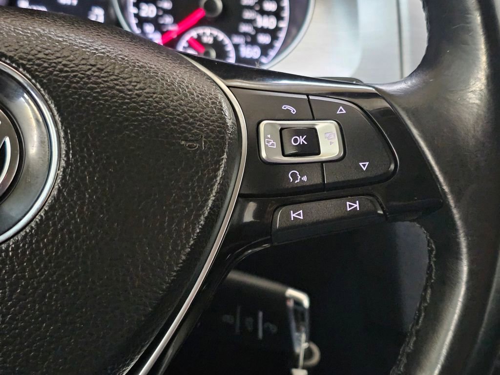 Used 2015 Volkswagen Golf SE image 28