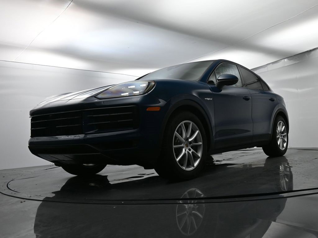Used 2025 Porsche Cayenne image 47
