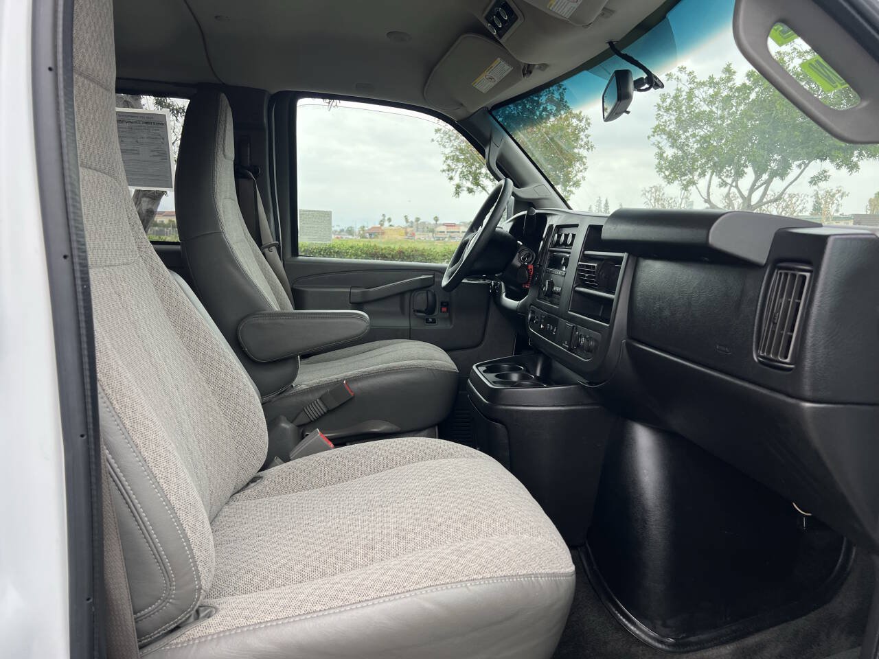 Used 2018 Chevrolet Express 3500 LT w/ LT Preferred Equipment Group RWD image 14
