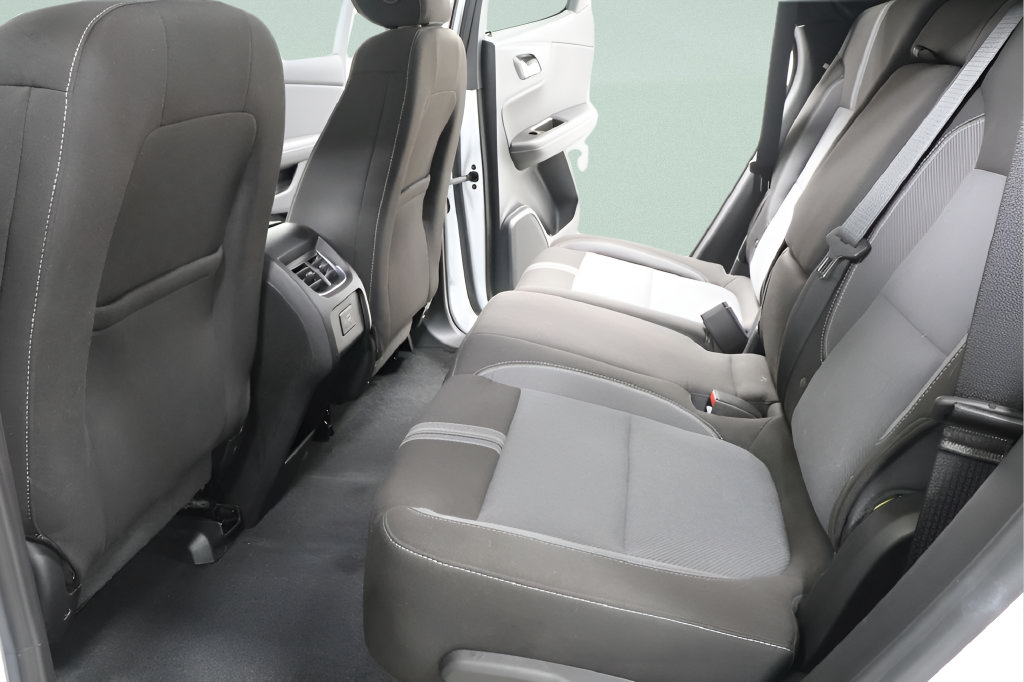 Used 2025 Chevrolet Blazer LT FWD image 25