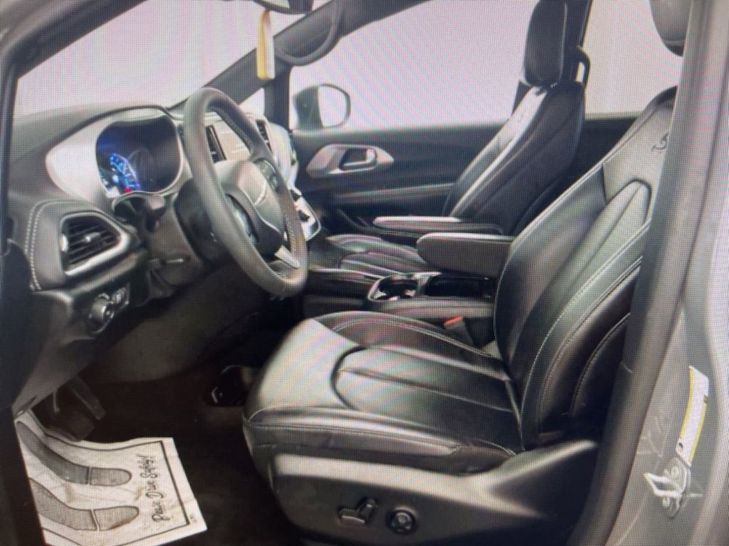 Used 2023 Chrysler Pacifica Touring-L w/ S Appearance Package image 5