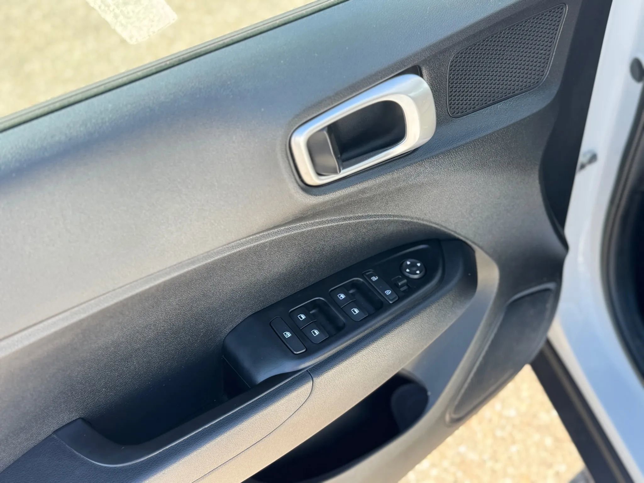 Used 2023 Hyundai Venue SE image 21