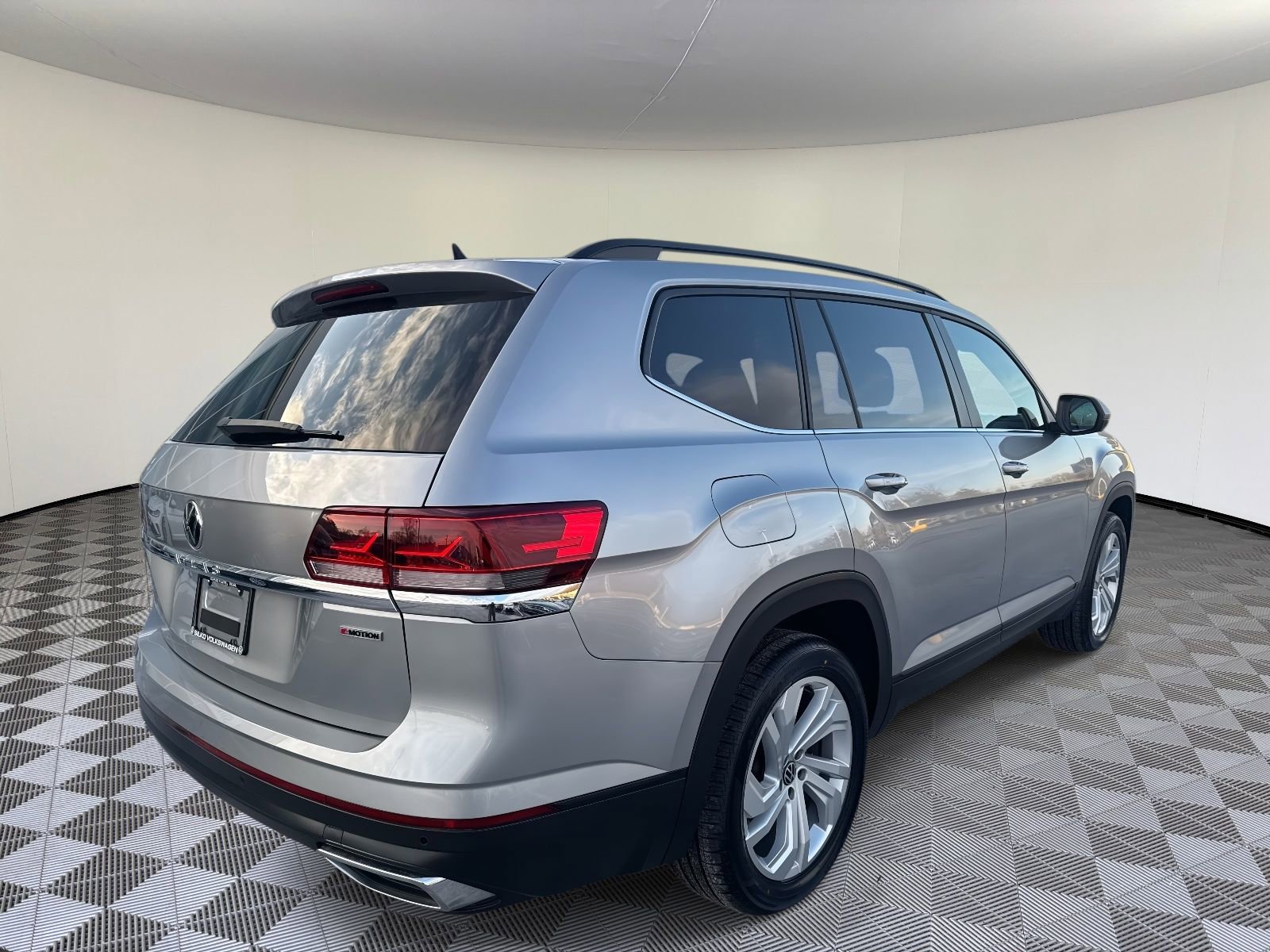 Certified 2022 Volkswagen Atlas SE image 9