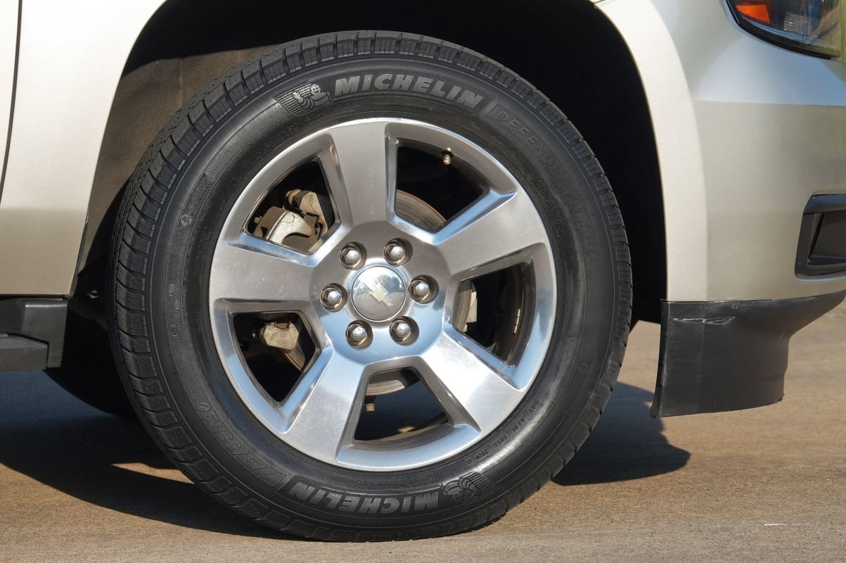 Used 2017 Chevrolet Tahoe LT w/ Luxury Package RWD image 31