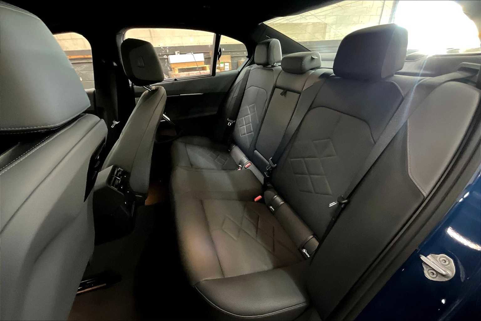 Used 2025 BMW i5 xDrive40 w/ Executive Package image 29