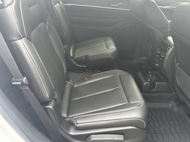 New 2026 Jeep Grand Cherokee L Limited w/ Limited Altitude Package AWD/4WD image 15
