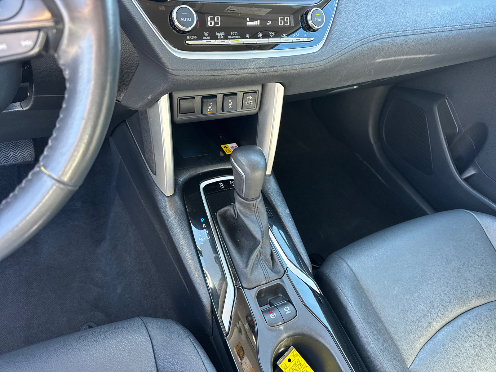 Used 2023 Toyota Corolla Cross XLE image 28